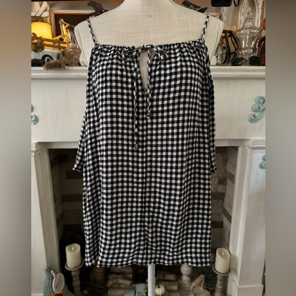 Velvet by graham & Spencer Nedra cold shoulder gingham top black/white Sz.L